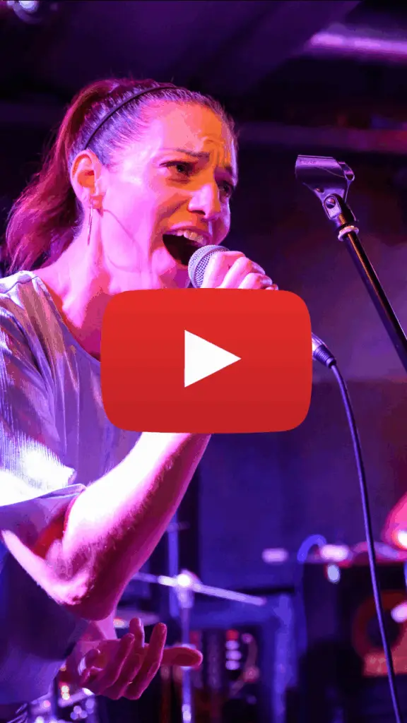 Sängerin LivePart mit einem Link zu einem YouTube Video