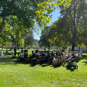 Eine Trauung im Garten des Schloss Marchegg